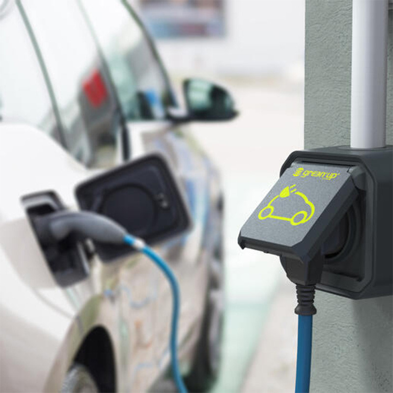 069885L - Prise renforcée pour recharge véhicule électrique Green